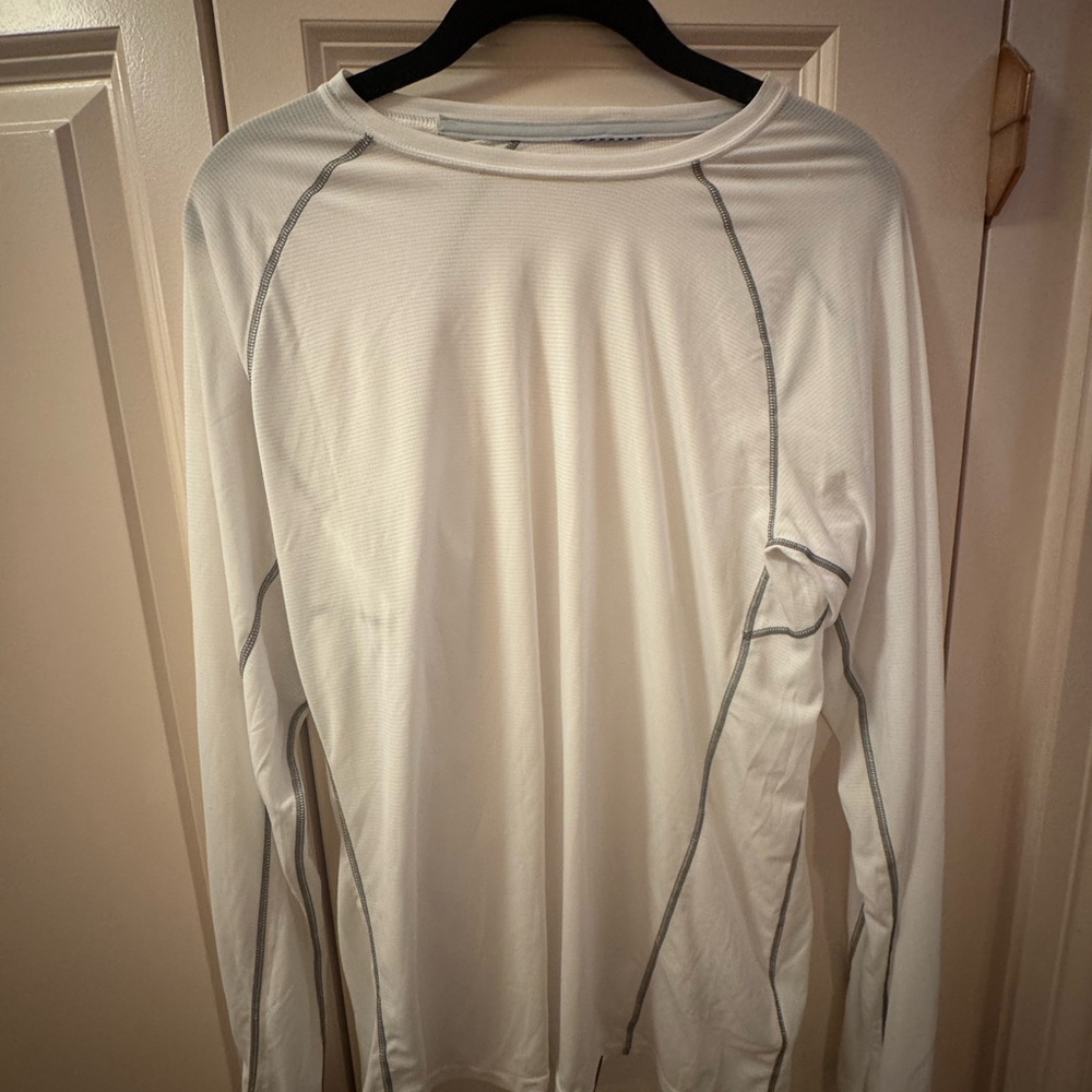 Patagonia Men’s lightweight Capilene base layer - white. Size medium